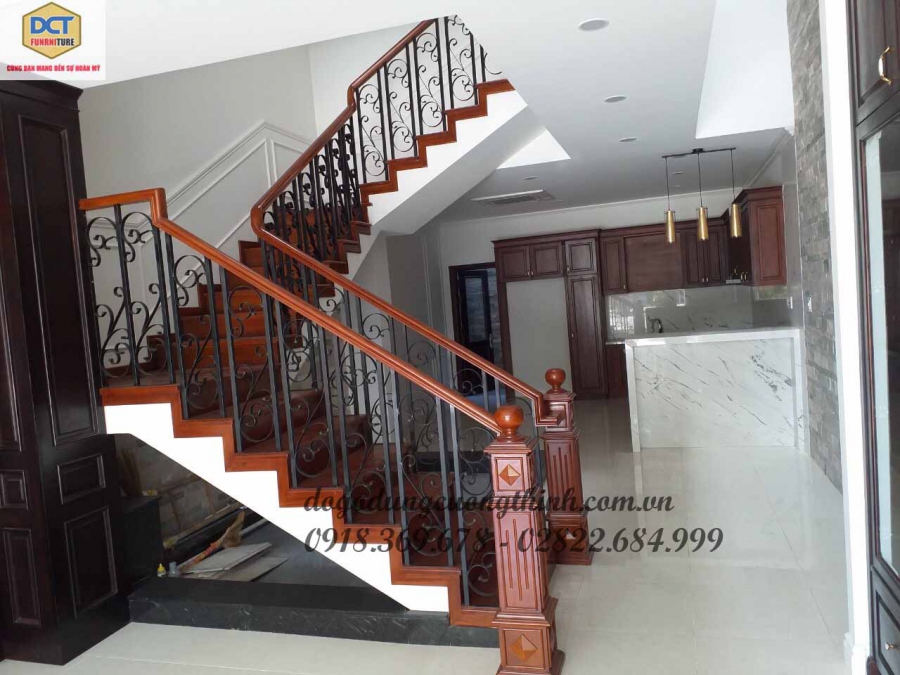 cầu thang gỗ kết hợp sắt
